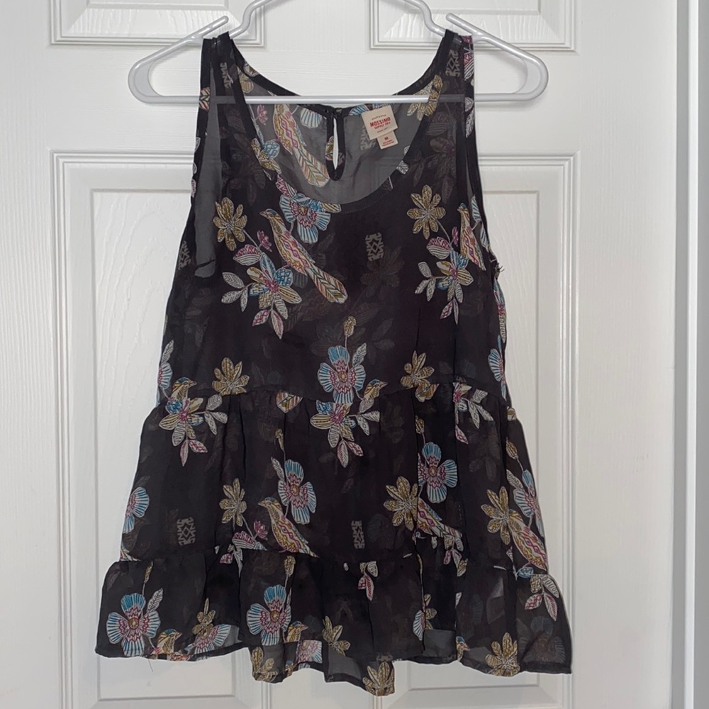 Pretty flowing sheer tank